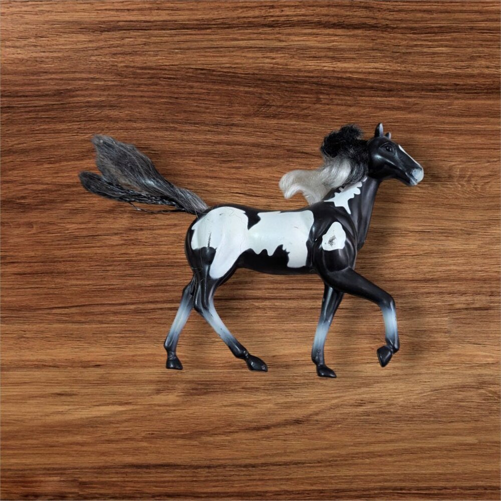 vintage Kid‎ Kore 1993 Black & White Plastic Horse Figurine 7"